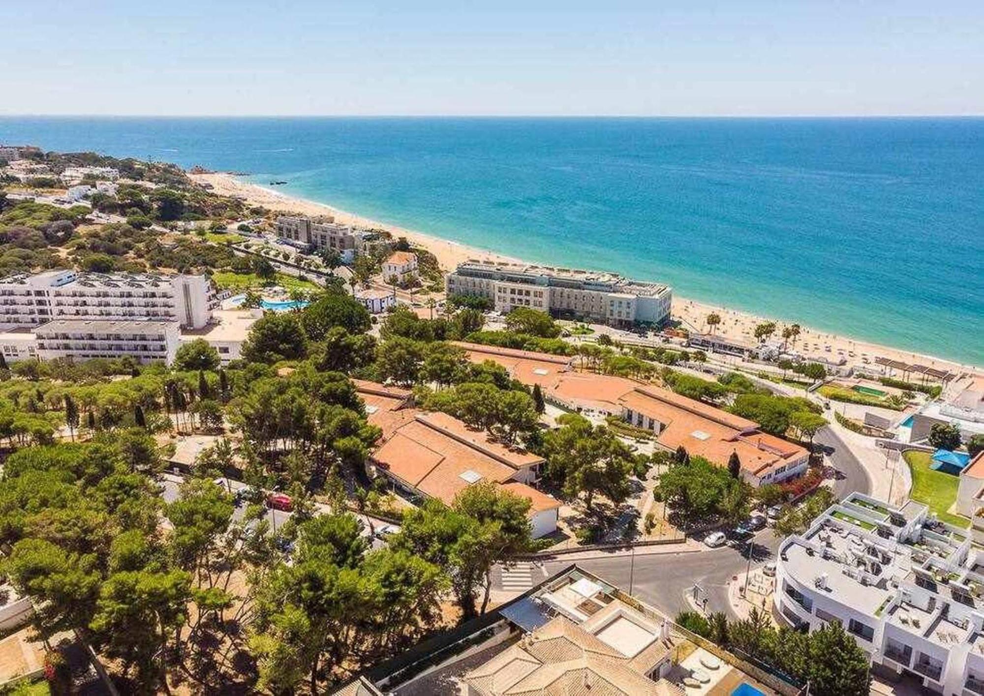 Central Town 2-Bedroom Apartment Albufeira Bagian luar foto