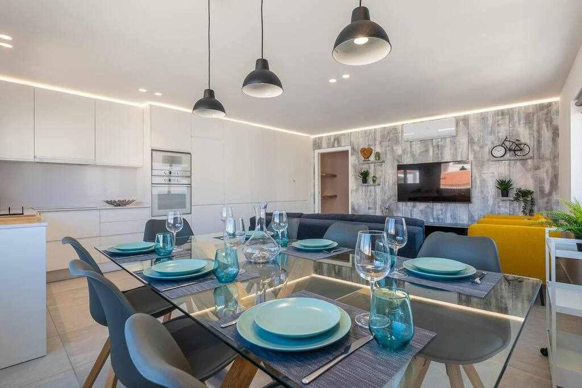 Central Town 2-Bedroom Apartment Albufeira Bagian luar foto