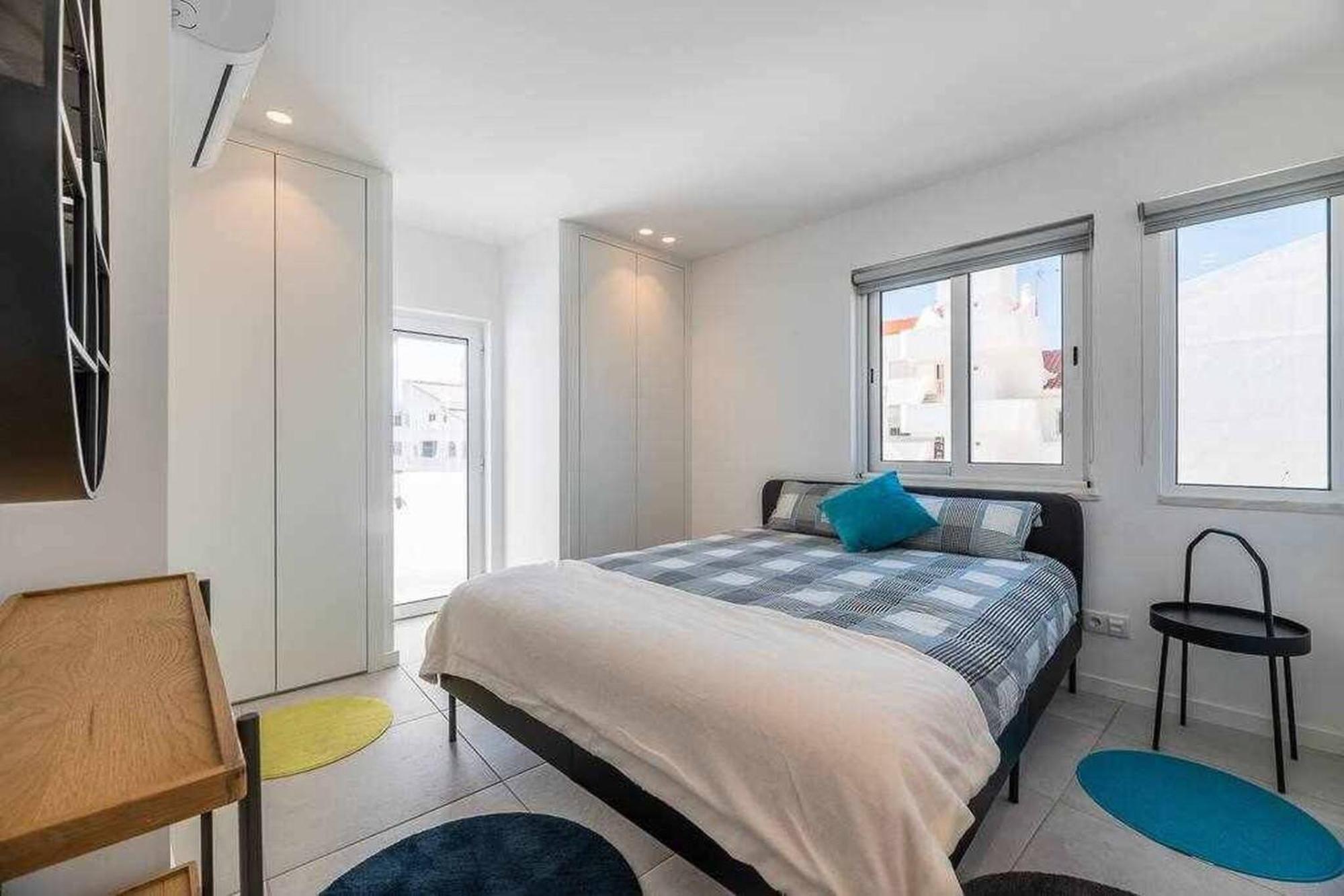 Central Town 2-Bedroom Apartment Albufeira Bagian luar foto