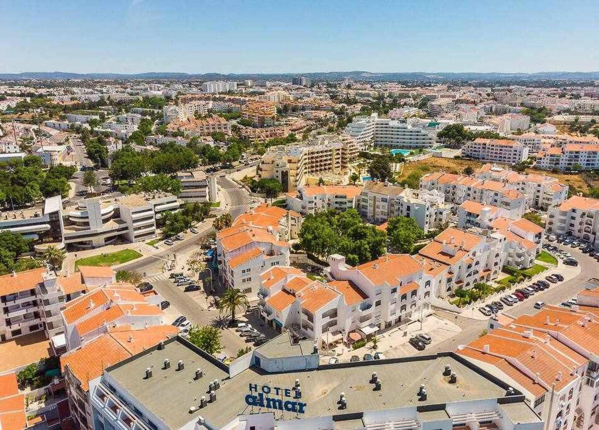 Central Town 2-Bedroom Apartment Albufeira Bagian luar foto