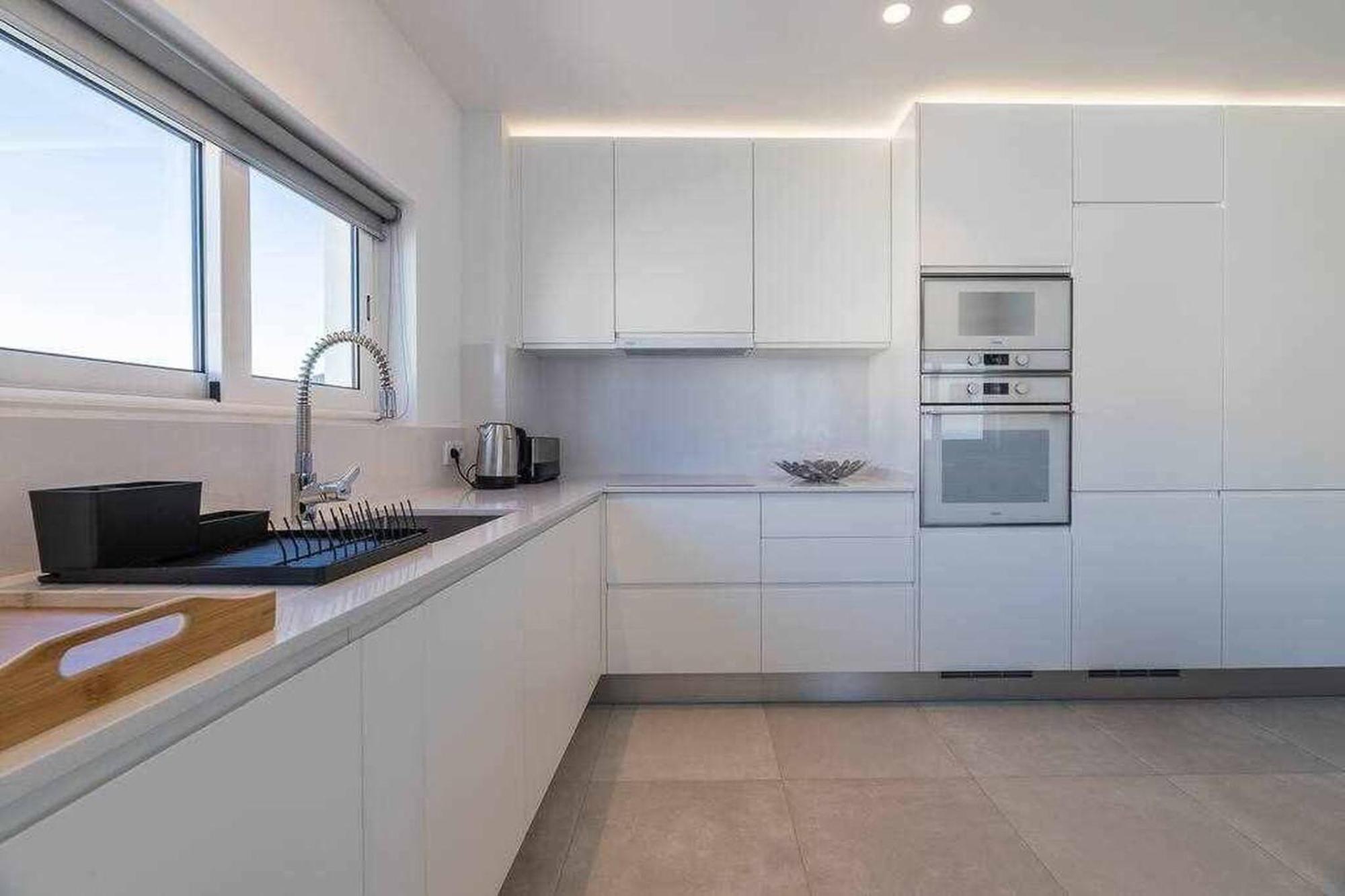 Central Town 2-Bedroom Apartment Albufeira Bagian luar foto