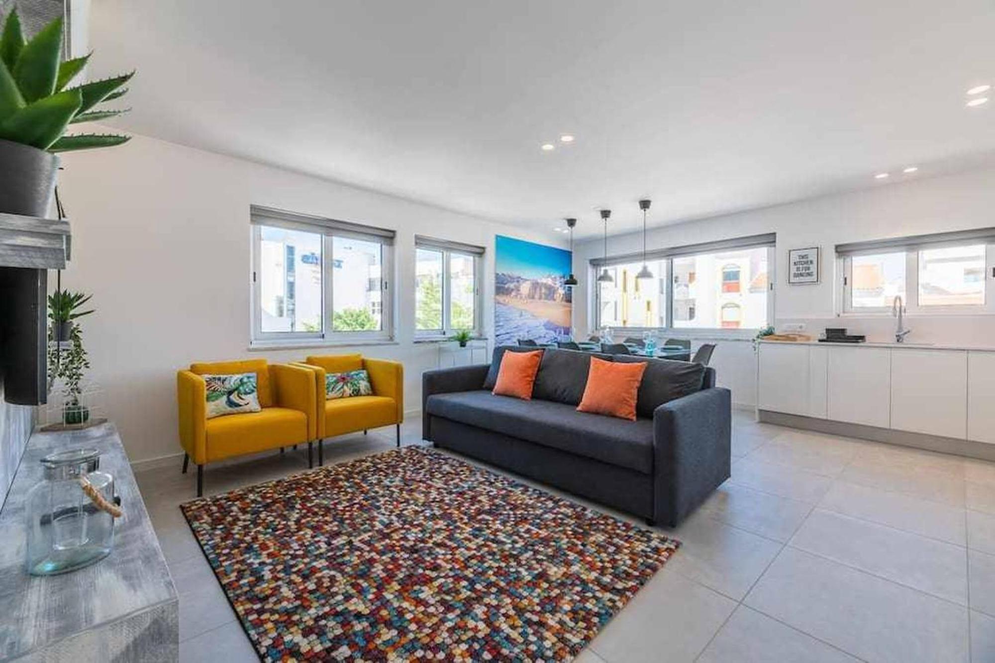 Central Town 2-Bedroom Apartment Albufeira Bagian luar foto