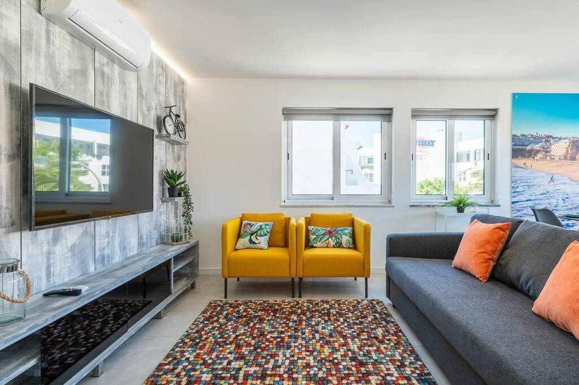 Central Town 2-Bedroom Apartment Albufeira Bagian luar foto